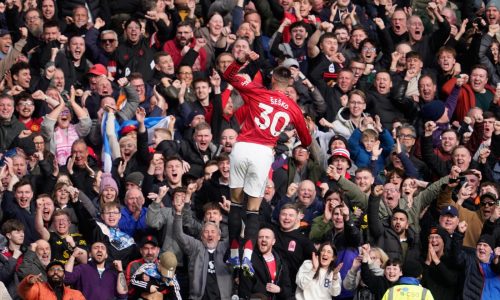 Man United vuela alto tras ganar 2-1 al Crystal Palace y Arsenal recibe al Chelsea