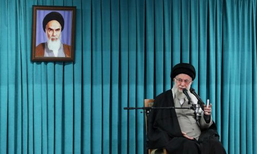 El líder supremo de Irán, el ayatolá Alí Jamenei, en el poder desde 1989, muere a los 86 años