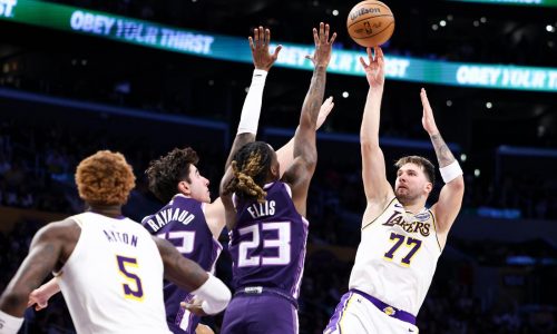 Luka y LeBron guían a Lakers ante Kings 128-104 y completan dos triunfos seguidos el fin de semana