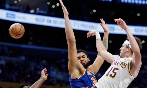 Doncic anota 35 y los Lakers resisten 110-97 ante los Knicks sin LeBron