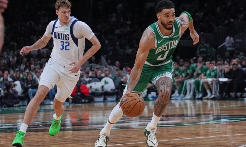 Los Celtics vencen 120-100 a los Mavericks en el primer juego de Tatum en casi 10 meses