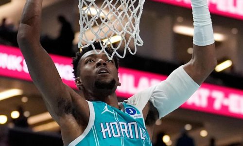 Hornets aplastan a Mavericks 117-90 para conseguir su quinta victoria consecutiva