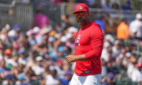 Cardenales extienden al mánager Oliver Marmol hasta 2028, con opción del club para 2029