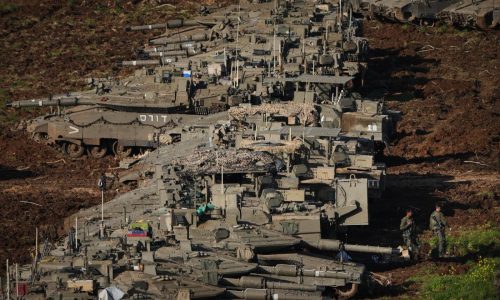 Ataques iraníes apuntan a estados del Golfo mientras EEUU advierte que se intensificará bombardeos