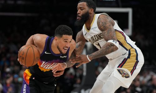 Booker estalla en el tercer cuarto y los Suns aguantan para vencer 118-116 a los Pelicans