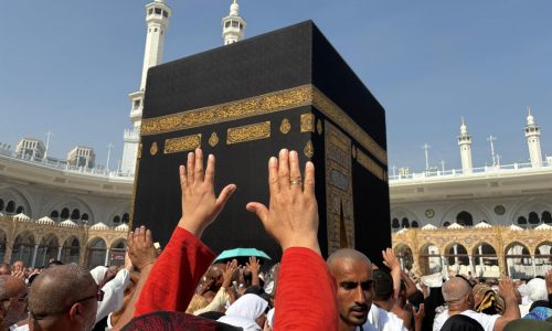 La guerra en Oriente Medio atrapa a muchos peregrinos musulmanes en un caos de viajes