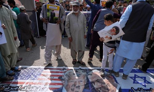 Pakistani Shiites rally to denounce US-Israeli strikes on Iran as US Embassy issues a security alert