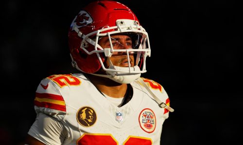 Fuentes de AP: Rams apuntalan su secundaria con canje por el esquinero estelar Trent McDuffie