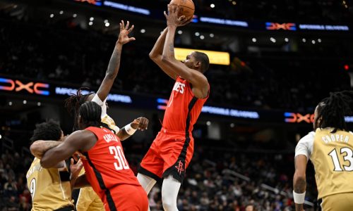 Rockets vencen a Wizards 123-118 tras expulsión de Trae Young por salir de la banca