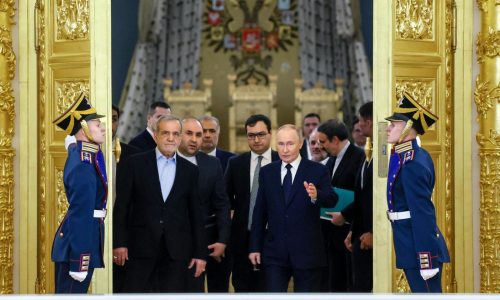 Rusia se mantiene al margen mientras escala la guerra con Irán, esperando ganancias a largo plazo