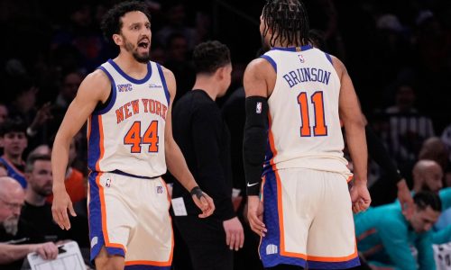 Knicks ganan 114-89 y cortan la racha de 11 triunfos de los Spurs