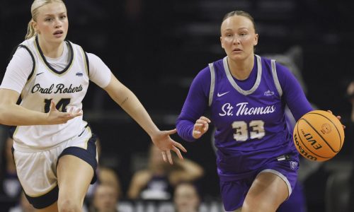 Women’s basketball: St. Thomas cruises into Summit League semis