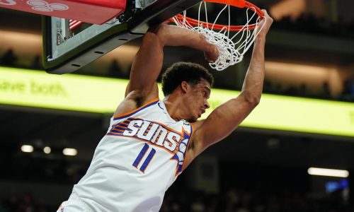 Suns vencen 114-103 a Kings, colistas de la NBA, y barren la serie de la temporada