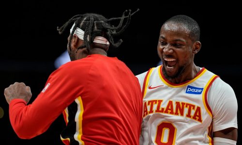 Hawks anotan 44 puntos en el primer cuarto y aplastan 135-101 a los Trail Blazers