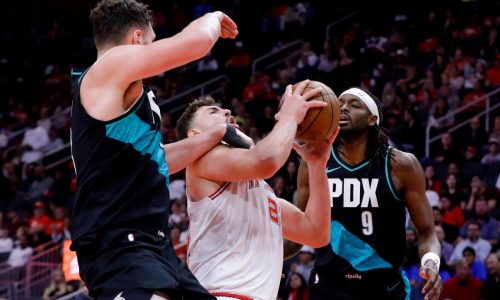 Sengun y Thompson ayudan a Rockets a vencer a Trail Blazers 106-99