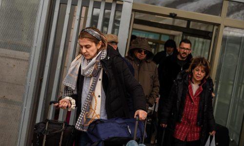 Debido a la guerra, muchos iraníes huyen a través de Turquía