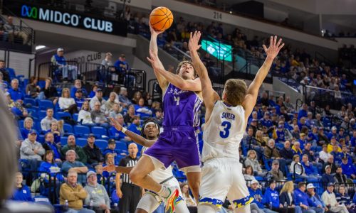 Men’s basketball: Tommies take aim at history in Summit League tournament