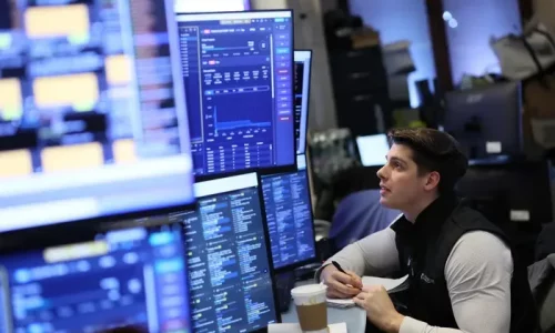 Oil Falls, Stocks Jump on Renewed Hopes of Iran War Ending