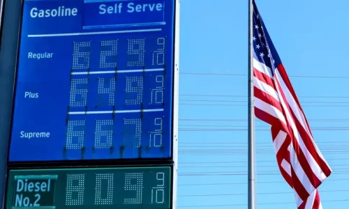 US Retail Sales Jump in March as Higher Gas Prices Lift Spending