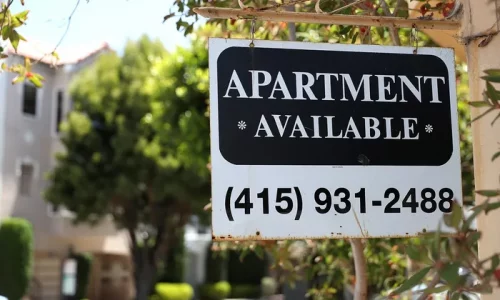US Rents Fall for 33rd Straight Month as Multifamily Construction Surges