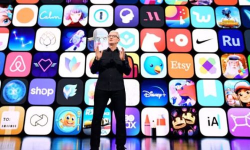 Apple briefly tops $5trn as tech stocks recover from sell-off