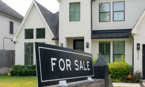 US Mortgage Rates Fall for First Time in 6 Weeks