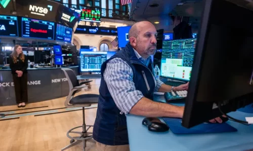 Wall Street Review: S&P 500 Hits Record High as Inflation Cools, Earnings Stay Strong