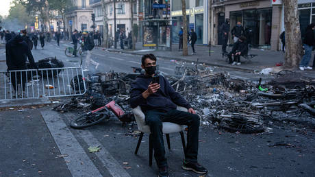 French economy ‘headed straight for a wall’ – finance minister