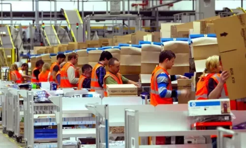 Amazon to Hire 300,000 US Workers for Holiday Season