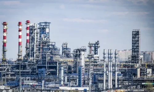 Oil Retreats From 5-Month High as Markets Weigh Trump’s Russia Sanctions Waiver